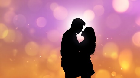 情侣亲吻光影浪漫