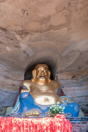 成都邛崃市白鹤山，鹤山大佛雕塑