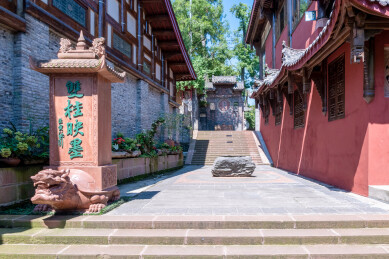 七月夏日，邛崃市白鹤山鹤林寺建筑