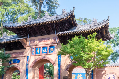 七月夏日，邛崃市白鹤山鹤林寺建筑