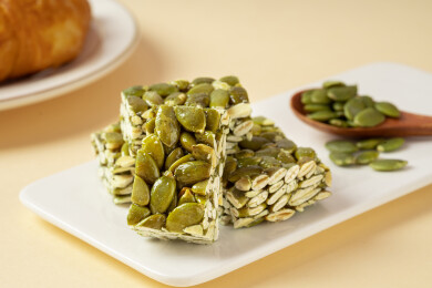 小零食南瓜子仁酥