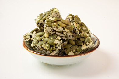 小零食南瓜子仁酥