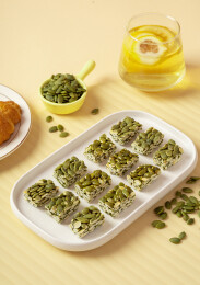 小零食南瓜子仁酥