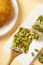 小零食南瓜子仁酥