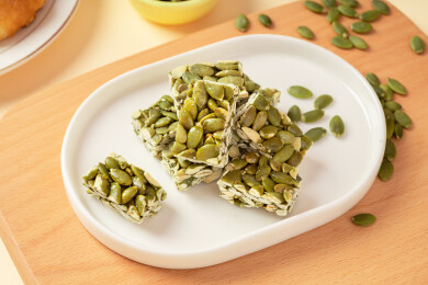 小零食南瓜子仁酥