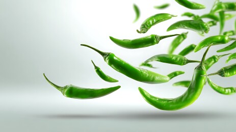 青辣椒悬浮飞溅