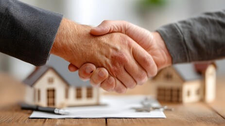 房产交易握手签约