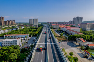 盛夏蓝天下芜湖城市快速路网航拍