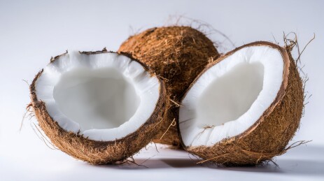 新鲜椰子剖开展示