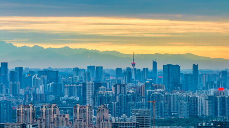 成都地标339熊猫塔周边城市高楼与远山