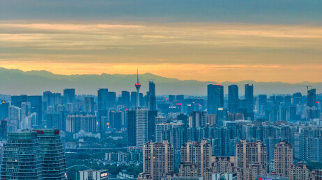 成都地标339熊猫塔周边城市高楼与远山