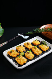 鱼籽酱配无骨鱼