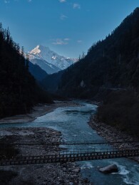 中国西藏灵芝市波密扎墨公路冬日雪山高原风