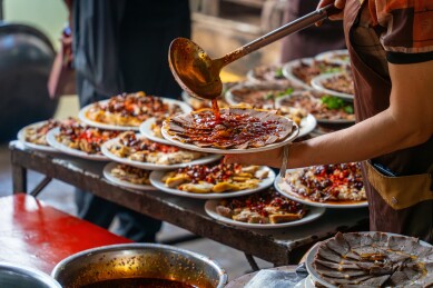 云南大理巍山特色美食牛干巴制作现场