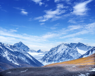 中国新疆塔县红其拉甫口岸喀喇昆仑山群山山