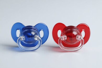 蓝红双色婴儿安抚奶嘴图