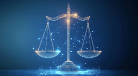 灯光下的精密天平特写