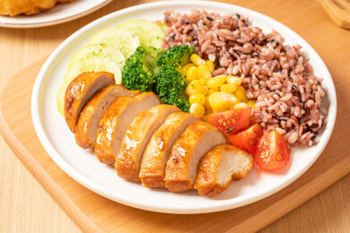 香煎鸡扒杂粮饭