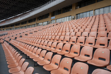 体育馆里成排的座椅