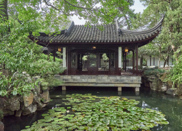 苏州耦园内中式亭台水榭的园林景致