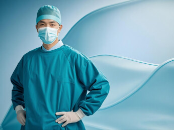 男性手术医生形象