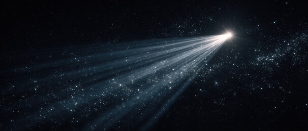 夜空中星星的低角度观察
