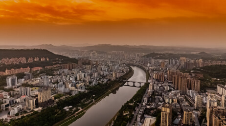 中国四川省巴中市黄昏巴河外滩高楼大厦建筑