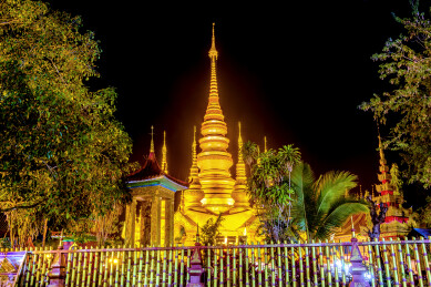 中国云南普洱孟连大金塔夜景风光