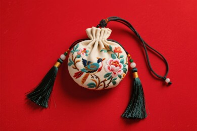 香囊国风刺绣装饰场景