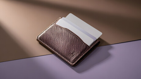 深棕卡包简约风格