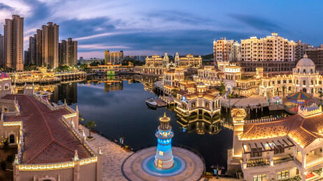 梅州客天下威尼斯湖夜景