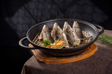 砂锅蒜香焗三线鱼