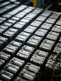 电池整齐排列工业场景