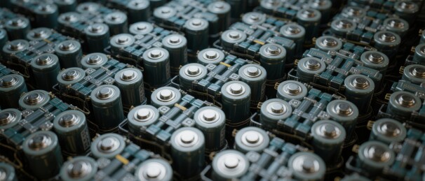 电池整齐排列工业场景