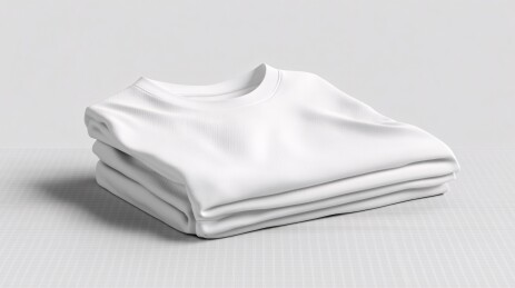 堆叠的白色恤