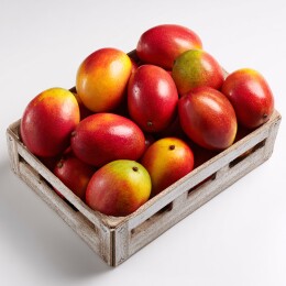 木筐里的多彩芒果