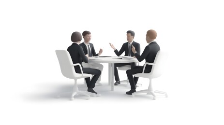 人围坐谈笑显融洽