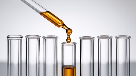 滴管向试管中滴入液体