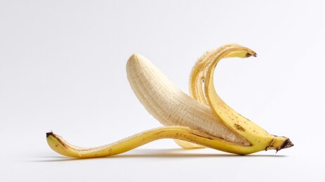 剥开的香蕉静物特写