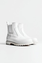 白色皮革踝靴时尚单品