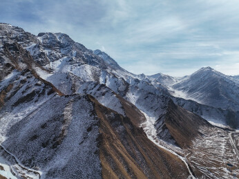青海省祁连县祁连山雪山壮丽景色