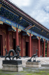 颐和园仁寿殿前龙凤铜像