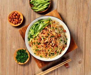 特色小吃鸡丝红油凉面