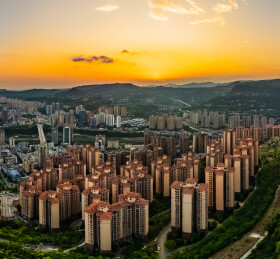 中国四川省巴中市黄昏夕阳城区高楼大厦建筑