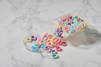 色彩丰富不伤发的桶装粗皮筋