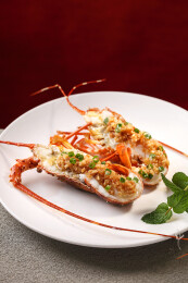 蒜茸开边蒸龙虾仔