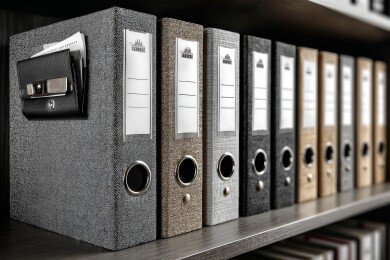 整齐排列的档案文件夹