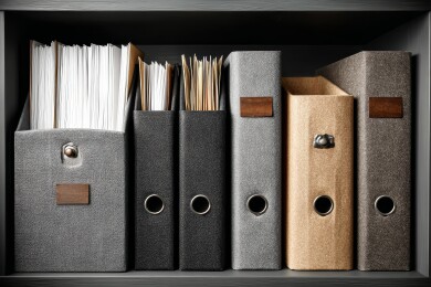 整齐排列的档案文件夹