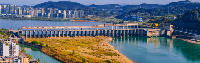 中国四川省南充市南部县嘉陵江水坝桥梁建筑