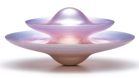 梦幻玻璃艺术品呈现优雅光影